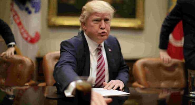 Trump, Duda'yı 1,5 saat kapısında bekletti